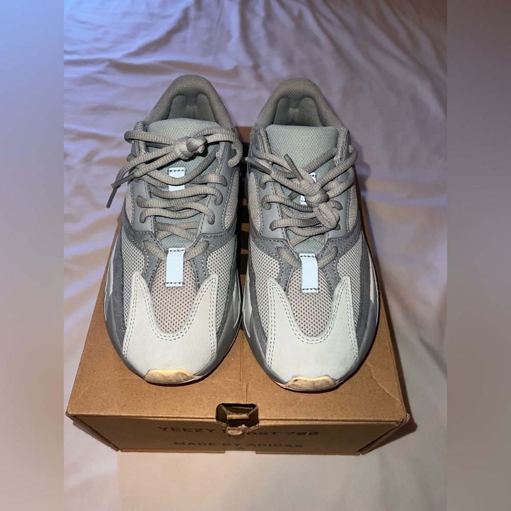 Yeezy boost 700